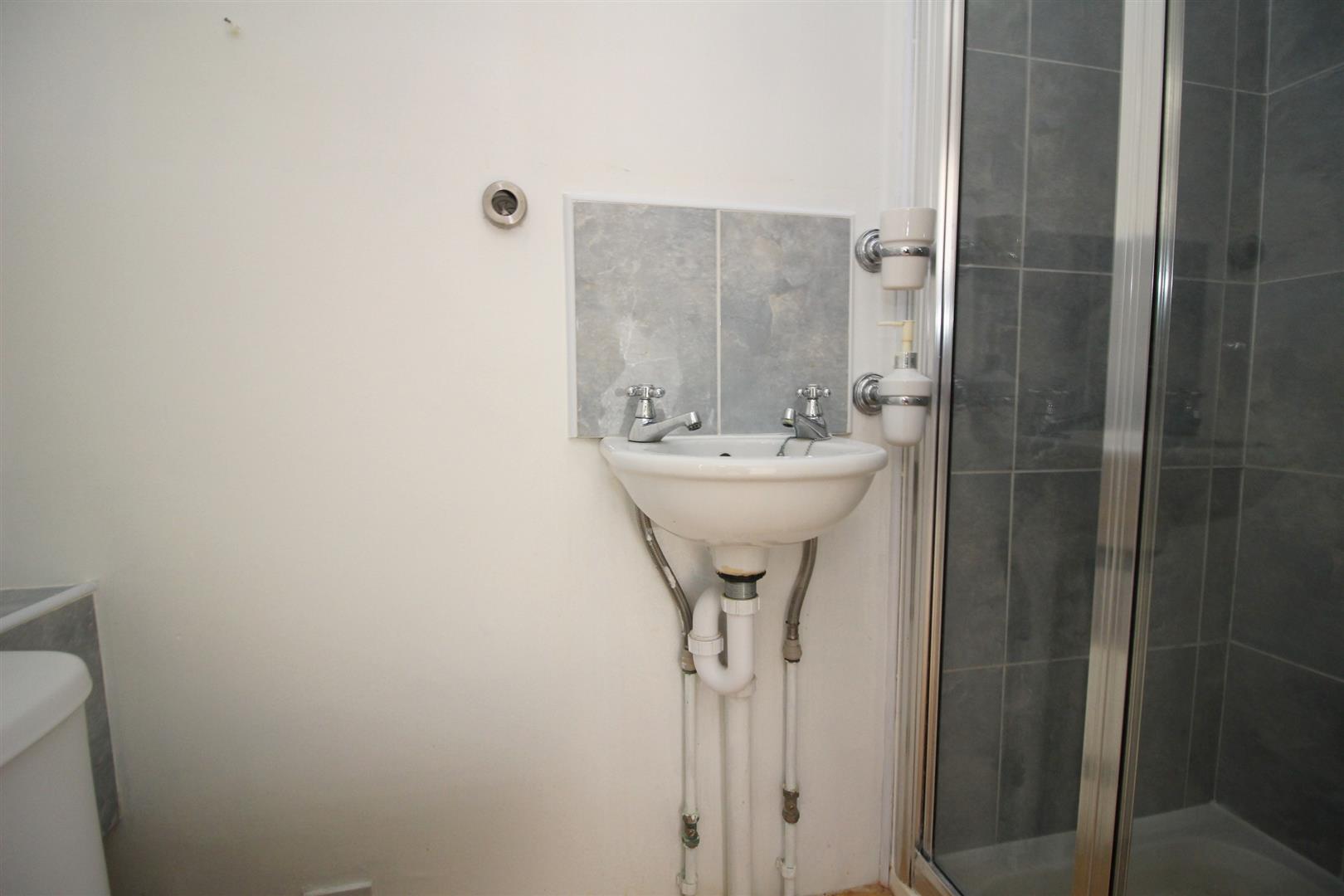 IMG_4322.JPG Shower.JPG